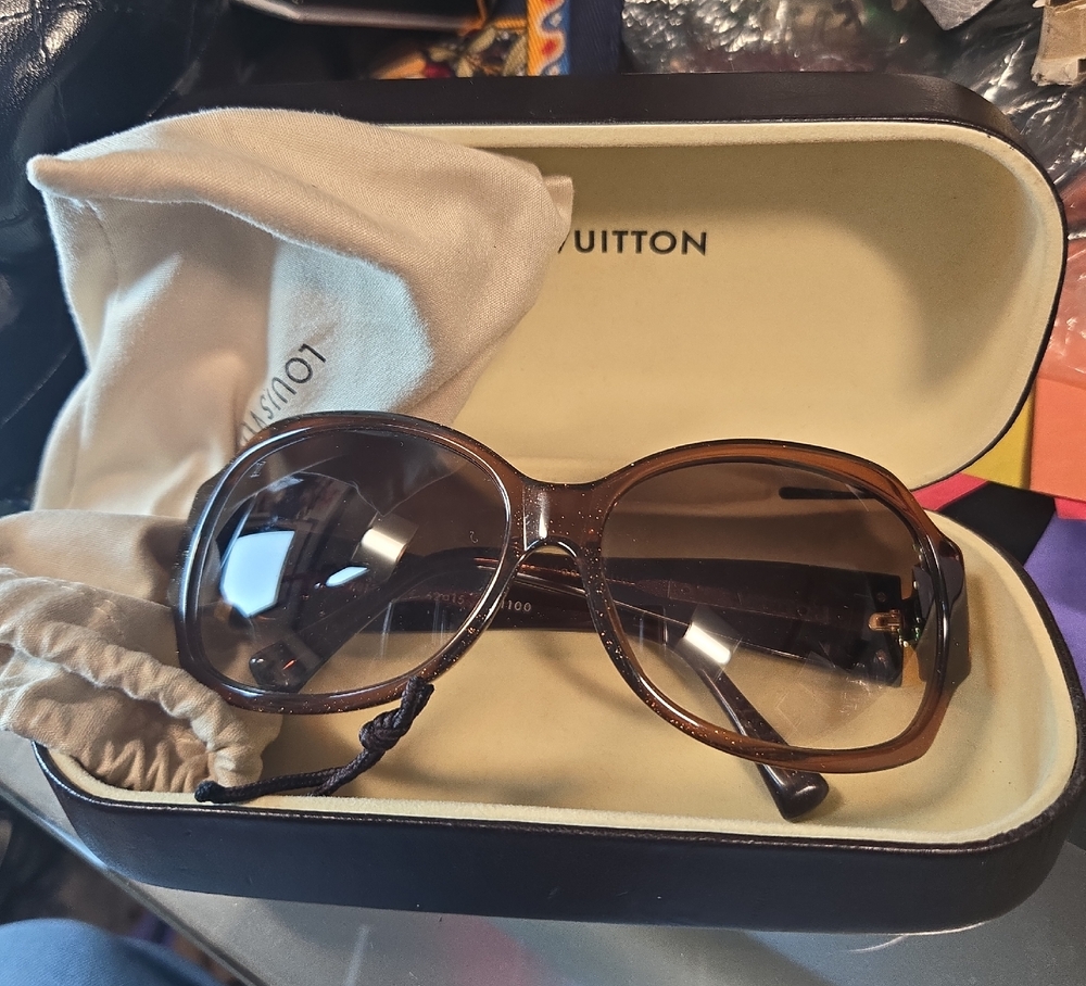 Louis Vuitton Sunnies